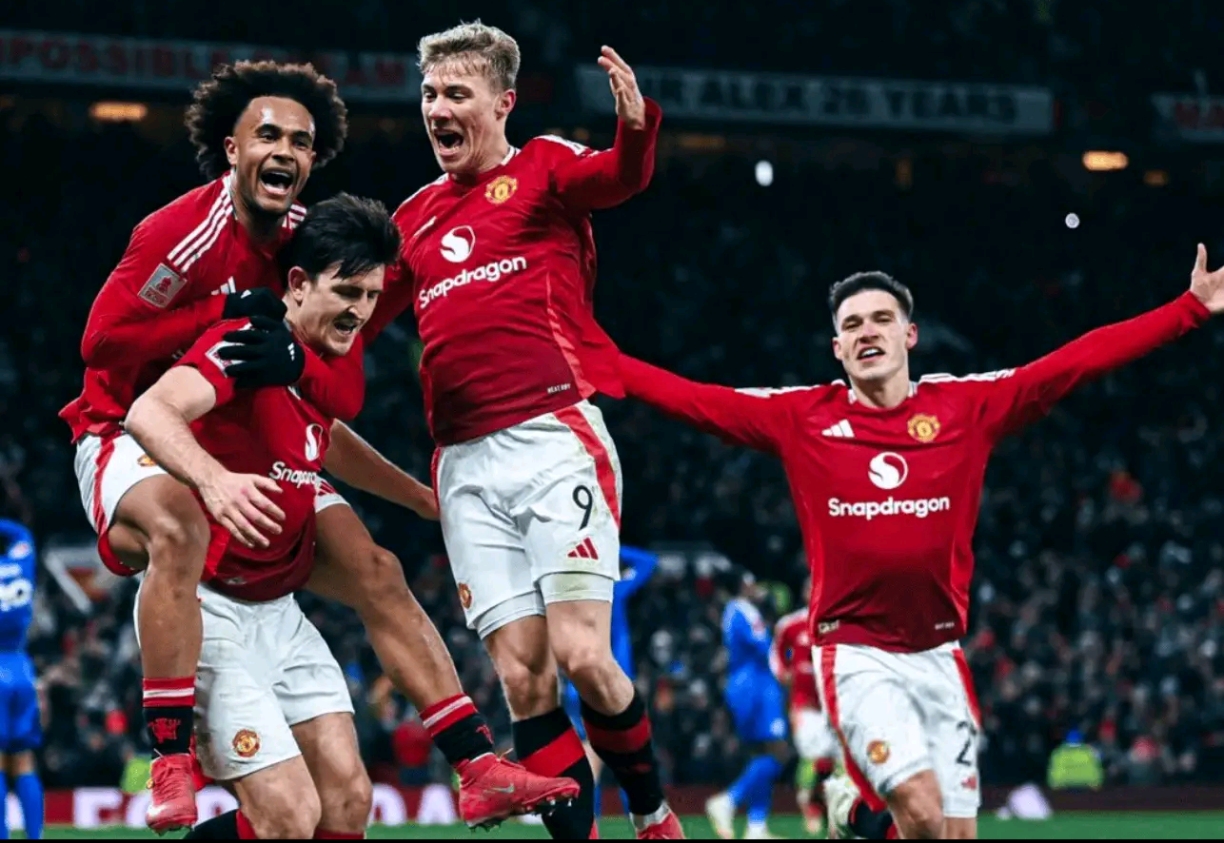 开云官网首页-莱万多夫斯基在曼联比赛中重返赛场，败北引发热议！上演精彩一战的简单介绍