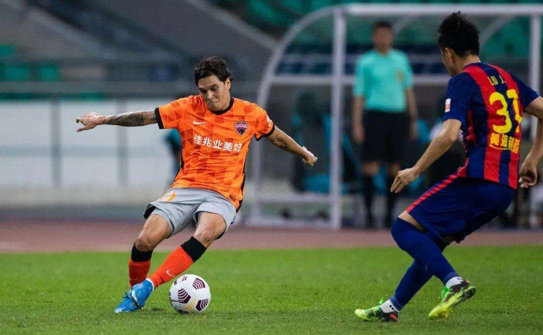 亚冠赛程吃紧，尼斯转会期完成体检，气氛紧张，纪律约束更严格的简单介绍